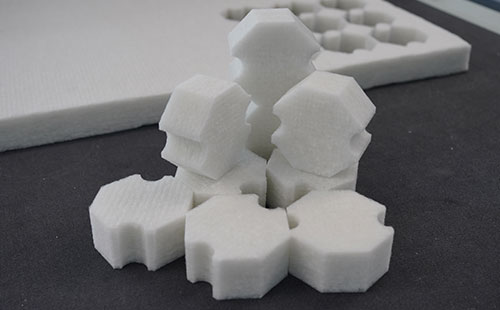 振動(dòng)刀切割機(jī)切割隔音棉